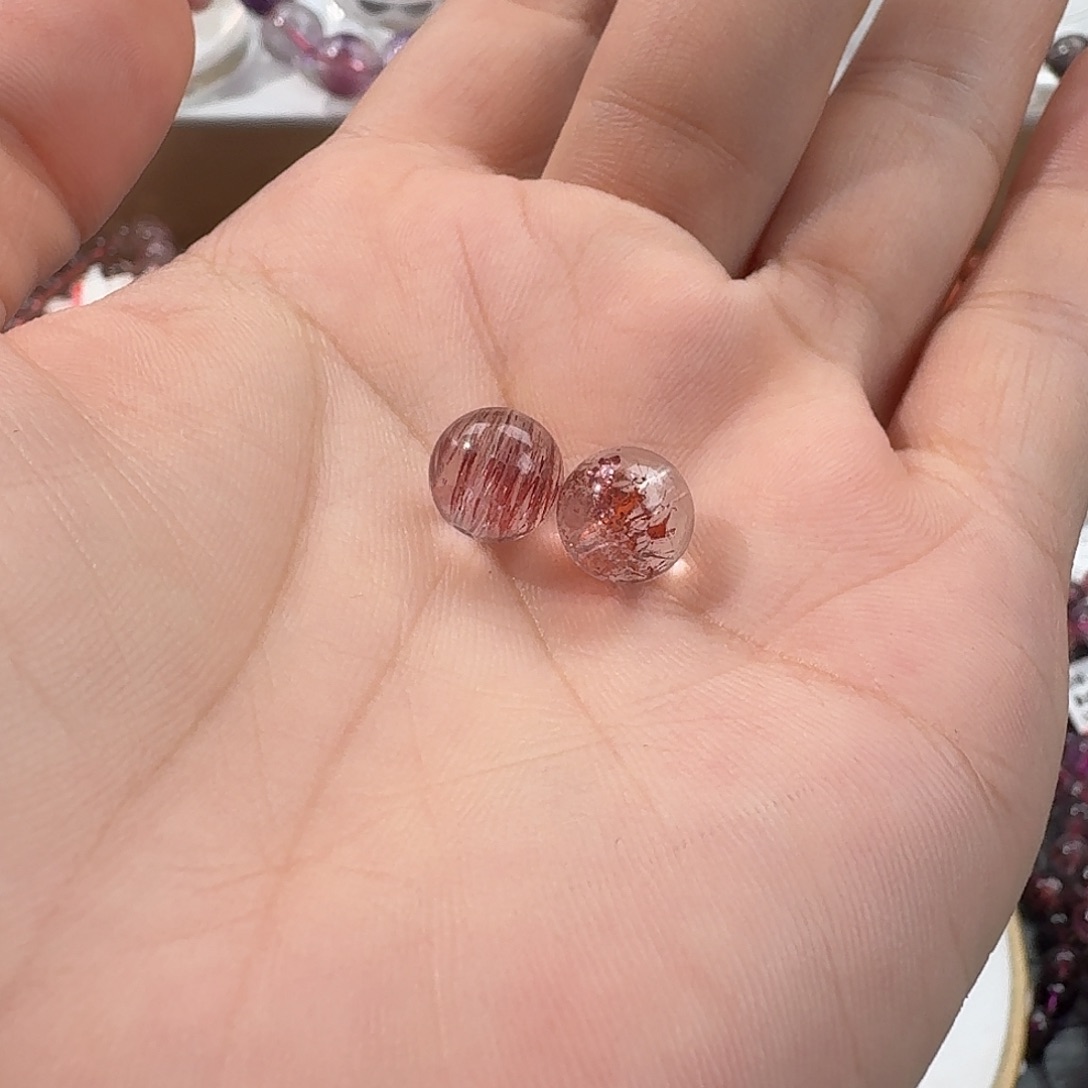 宇****天然辰砂超七单珠两颗