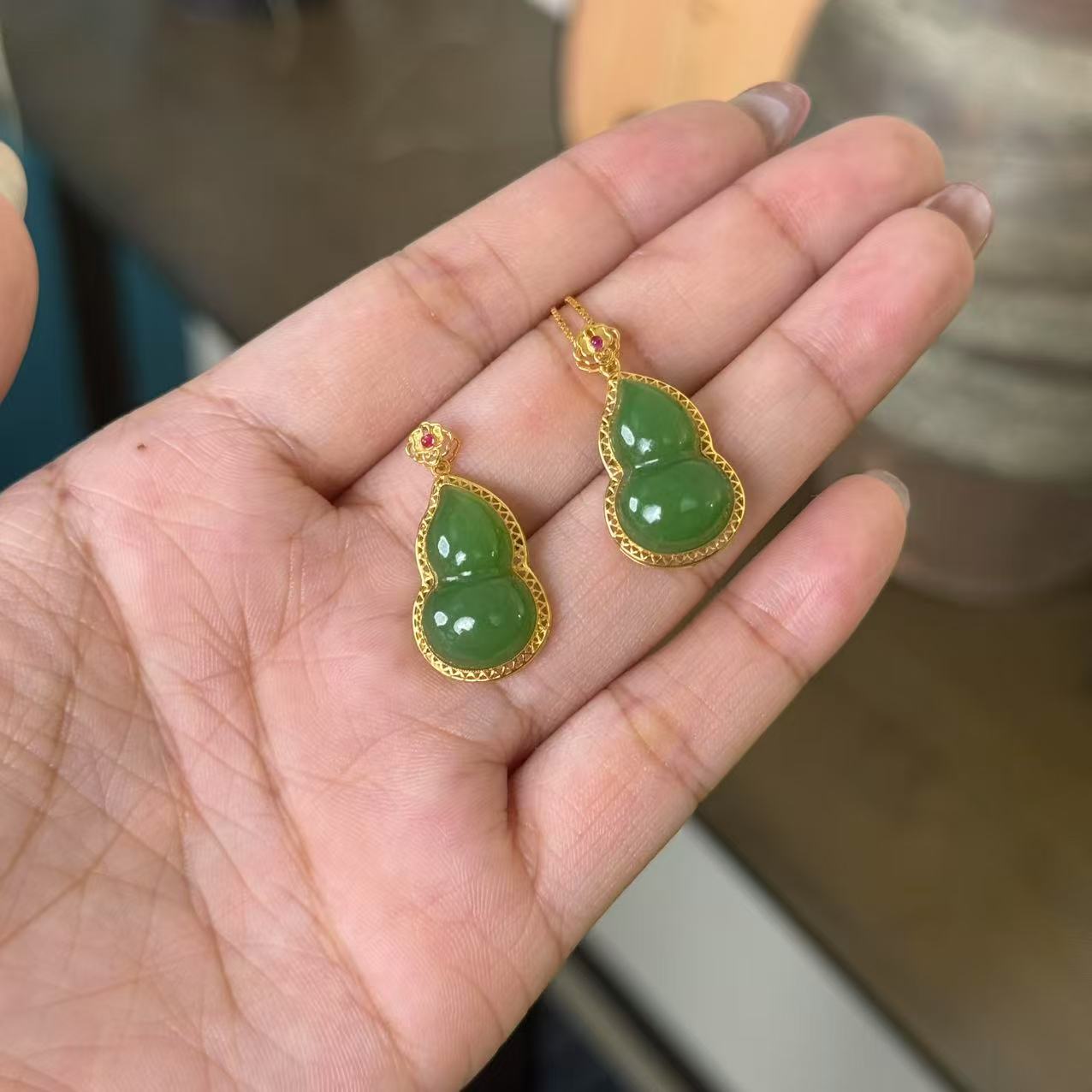 【老掌柜】18K天然和田玉苹果绿葫芦吊坠/DKN072007/多样性发一