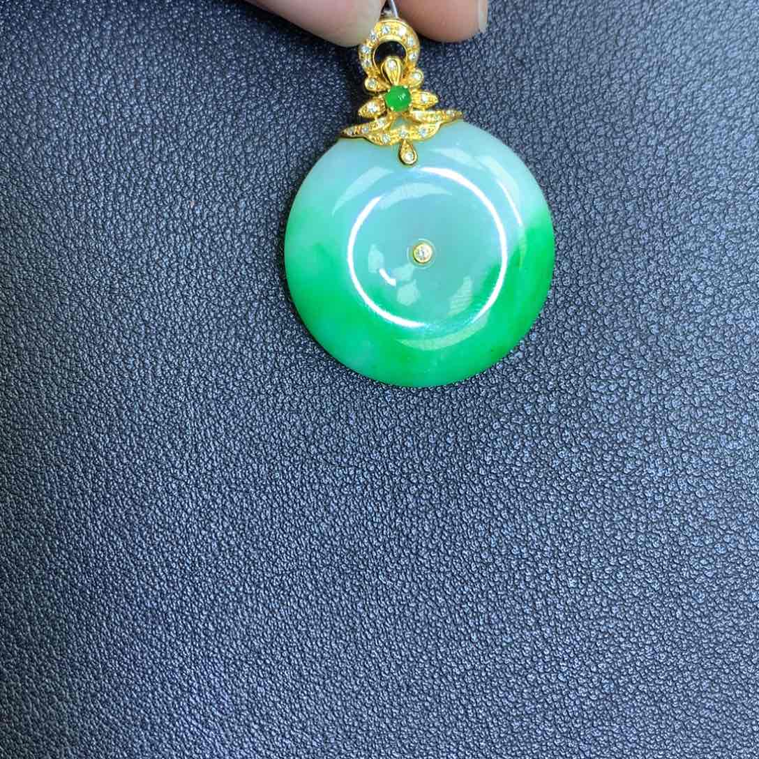 翡翠颈饰18K金镶嵌翡翠