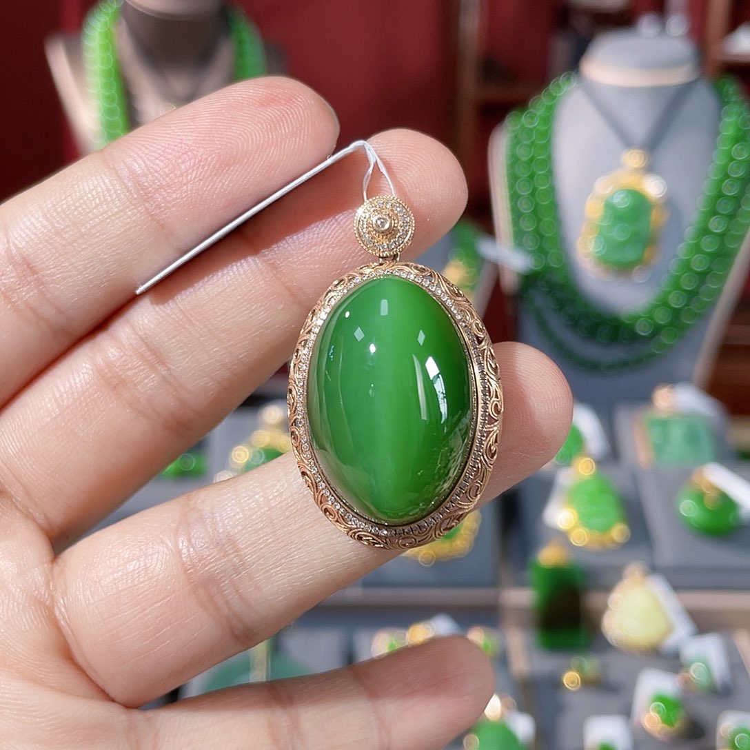 和田玉（碧玉）吊坠18K金镶嵌