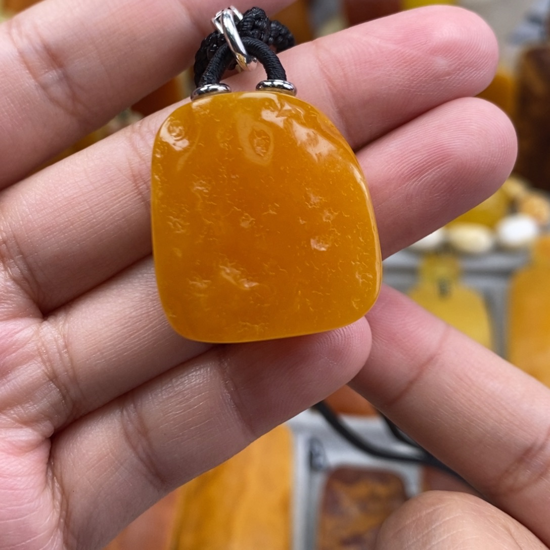 琥珀吊坠(赠链)未镶嵌