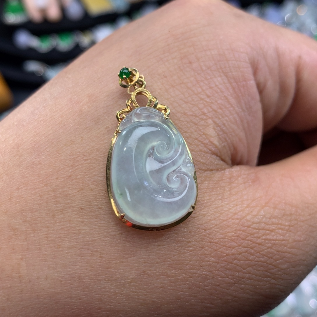 米***咪翡翠18K金镶嵌颈饰