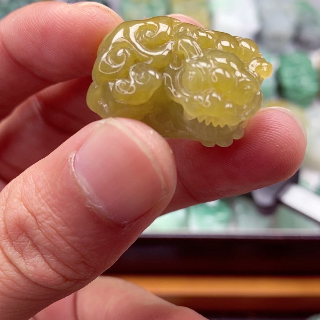 翡翠颈饰未镶嵌翡翠