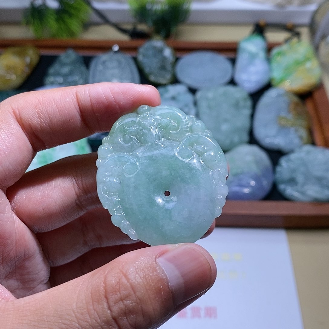 【闪购商品】翡翠颈饰未镶嵌三羊开泰