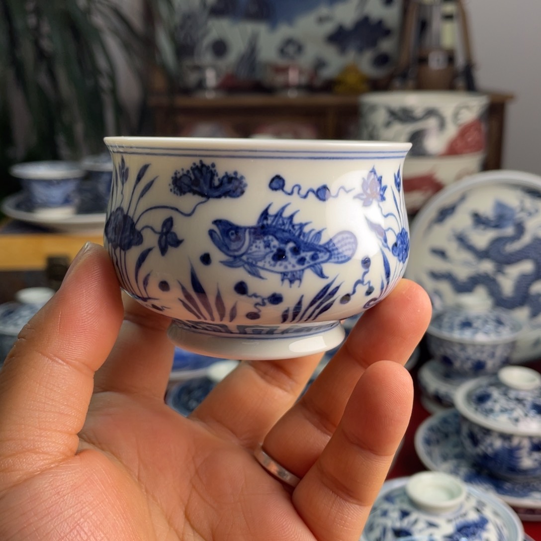 青花仿明鱼藻纹杯子微瑕