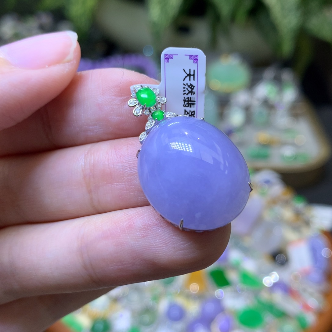 颈饰18K金镶嵌翡翠