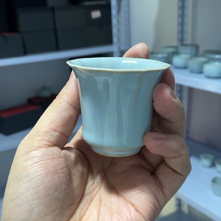 【闪购商品】廷怀小花口杯天青釉色
