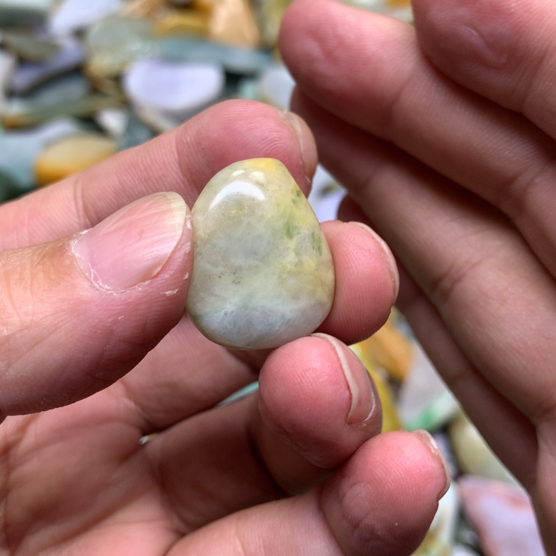 翡翠颈饰未镶嵌天然翡翠