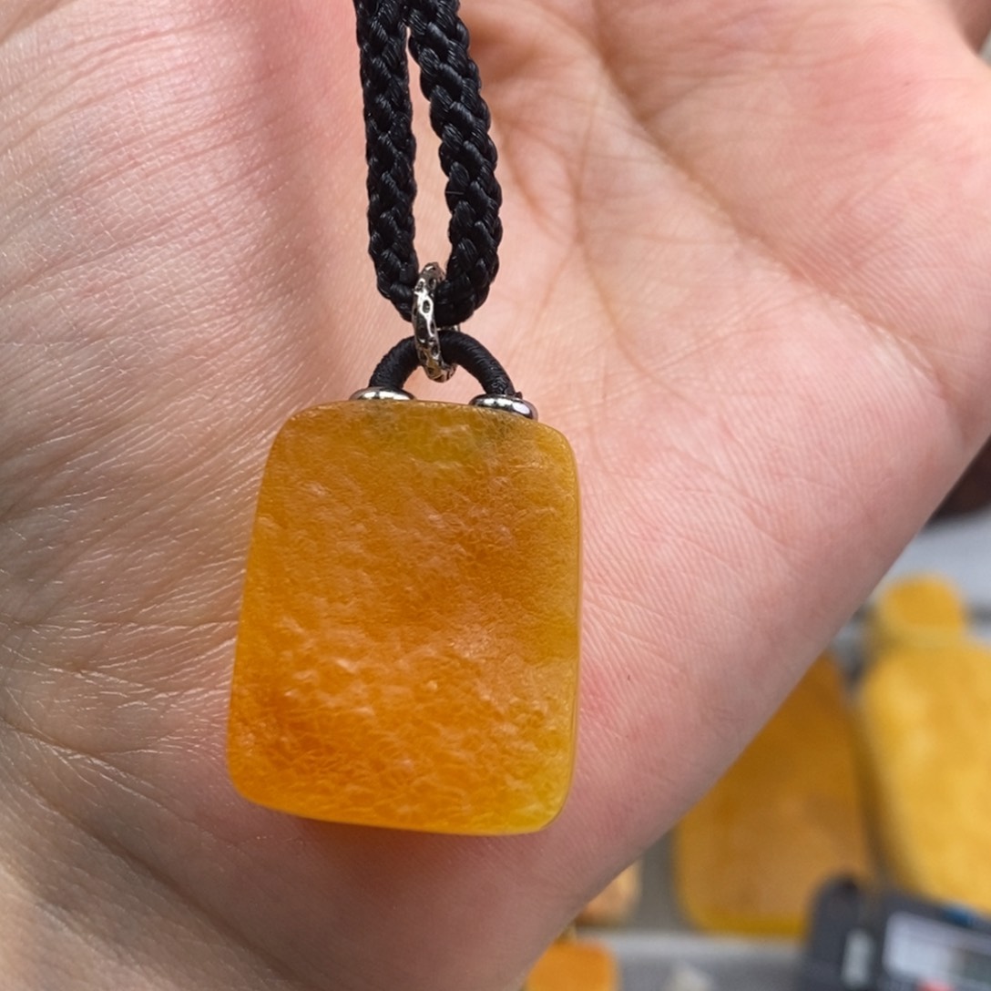 琥珀吊坠(赠链)未镶嵌