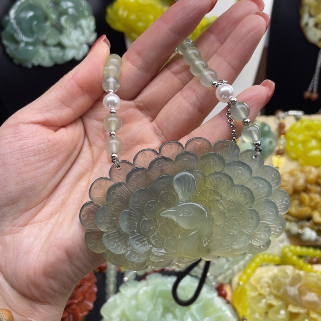 未镶嵌蛇纹石玉颈饰