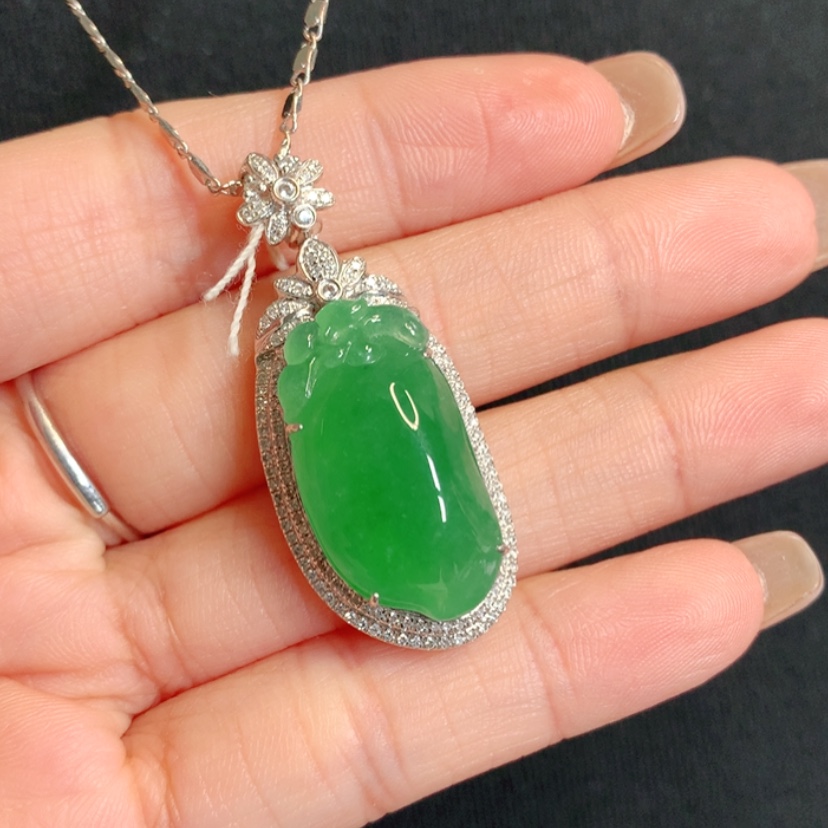 【闪购商品】颈饰18K金镶嵌翡翠福瓜