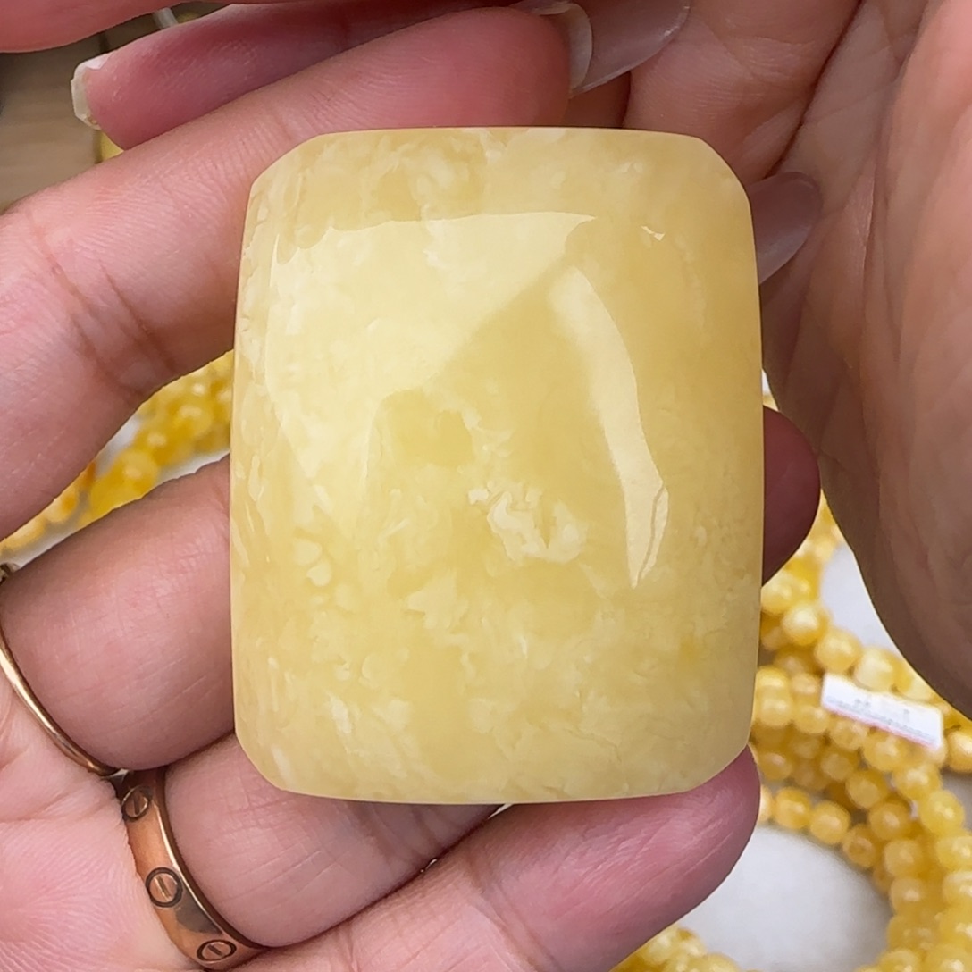 蜜蜡未镶嵌颈饰妖白花平安无事牌