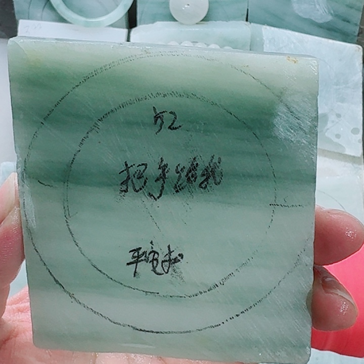 把***我定制石英质玉（天山翠）未镶嵌手镯52定制款