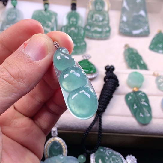 翡翠颈饰18K金镶嵌翡翠