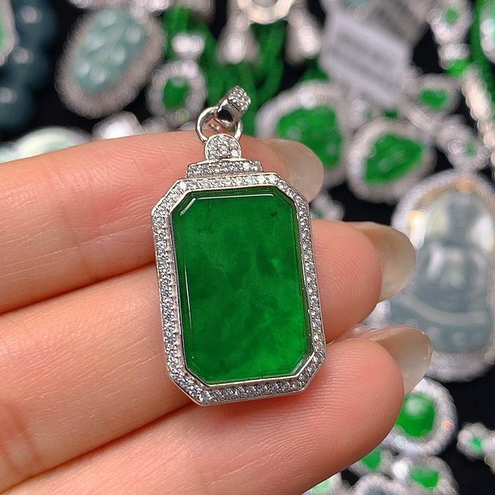 翡翠颈饰未镶嵌翡翠