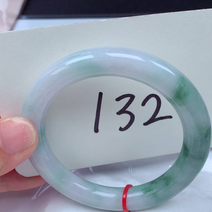 翡翠手镯未镶嵌翡翠