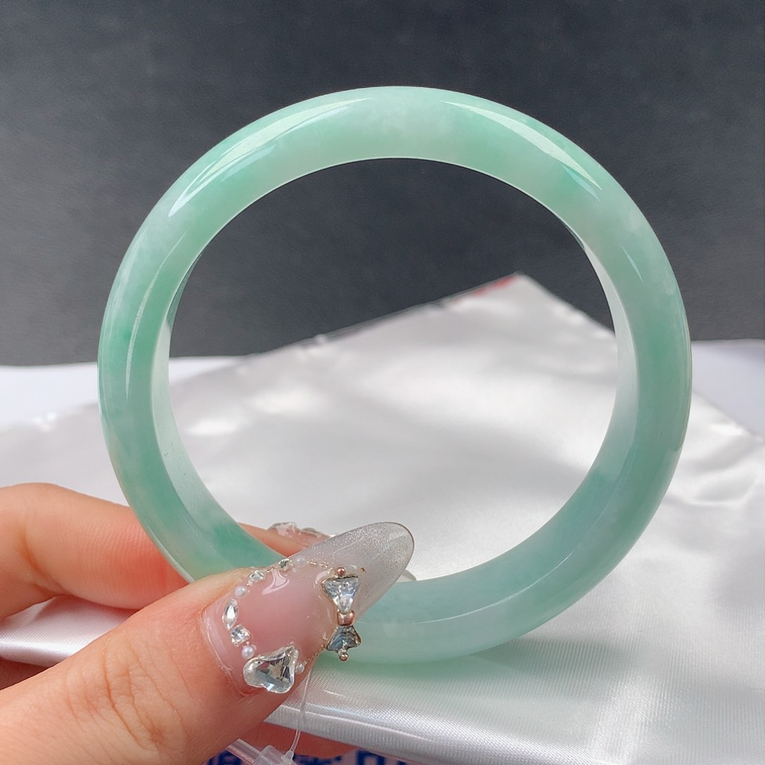 翡翠手镯未镶嵌82正58