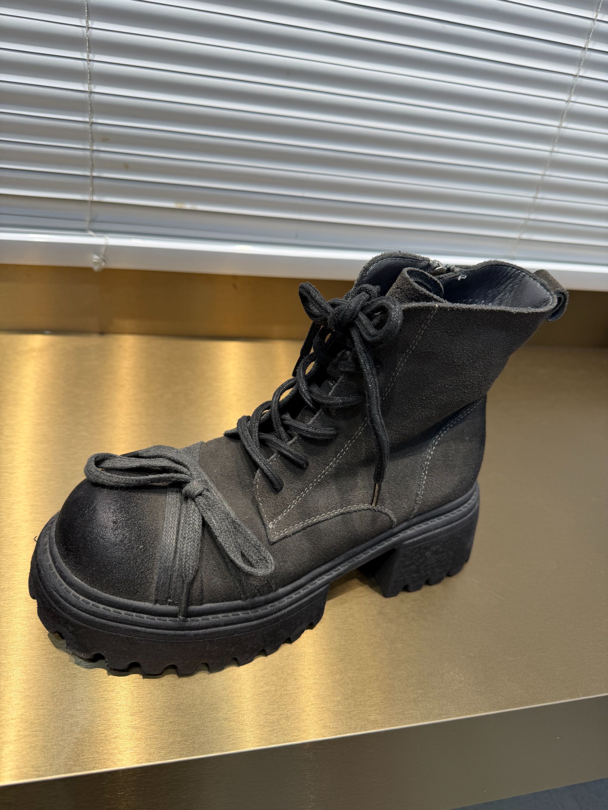 小苏家女鞋方妍马丁靴纯福利 8301-1