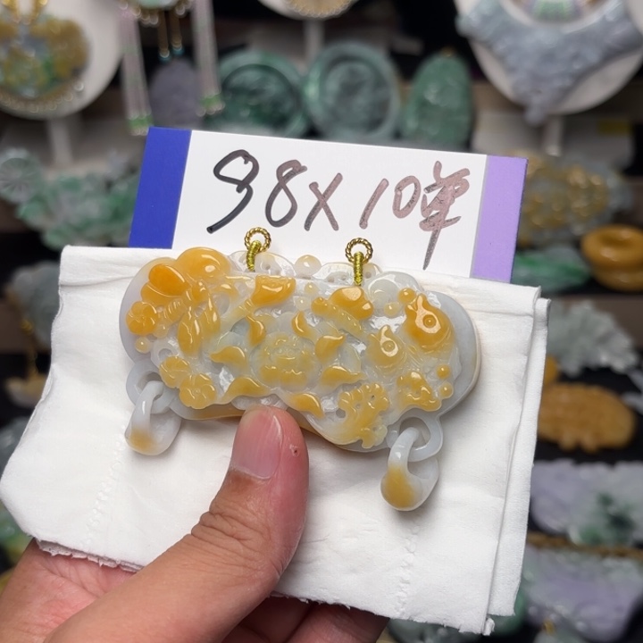 玉***轩翡翠未镶嵌颈饰吊坠