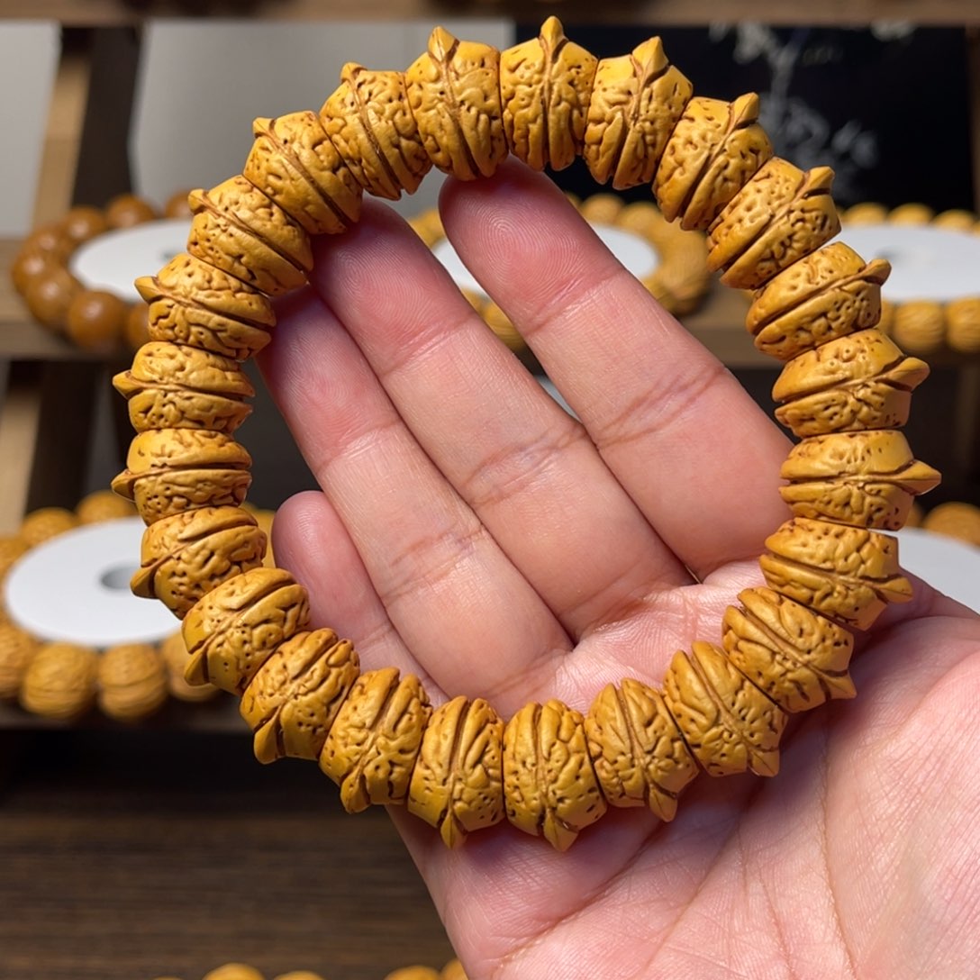 人***己桃核手牌矮壮肌肉粉丝福利