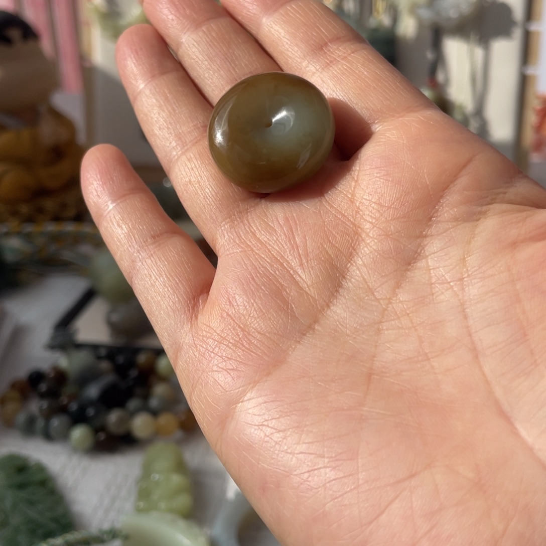 和田玉未镶嵌颈饰且末扣