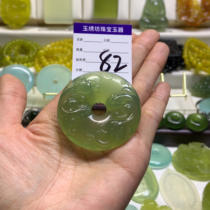 用***1蛇纹石玉未镶嵌颈饰