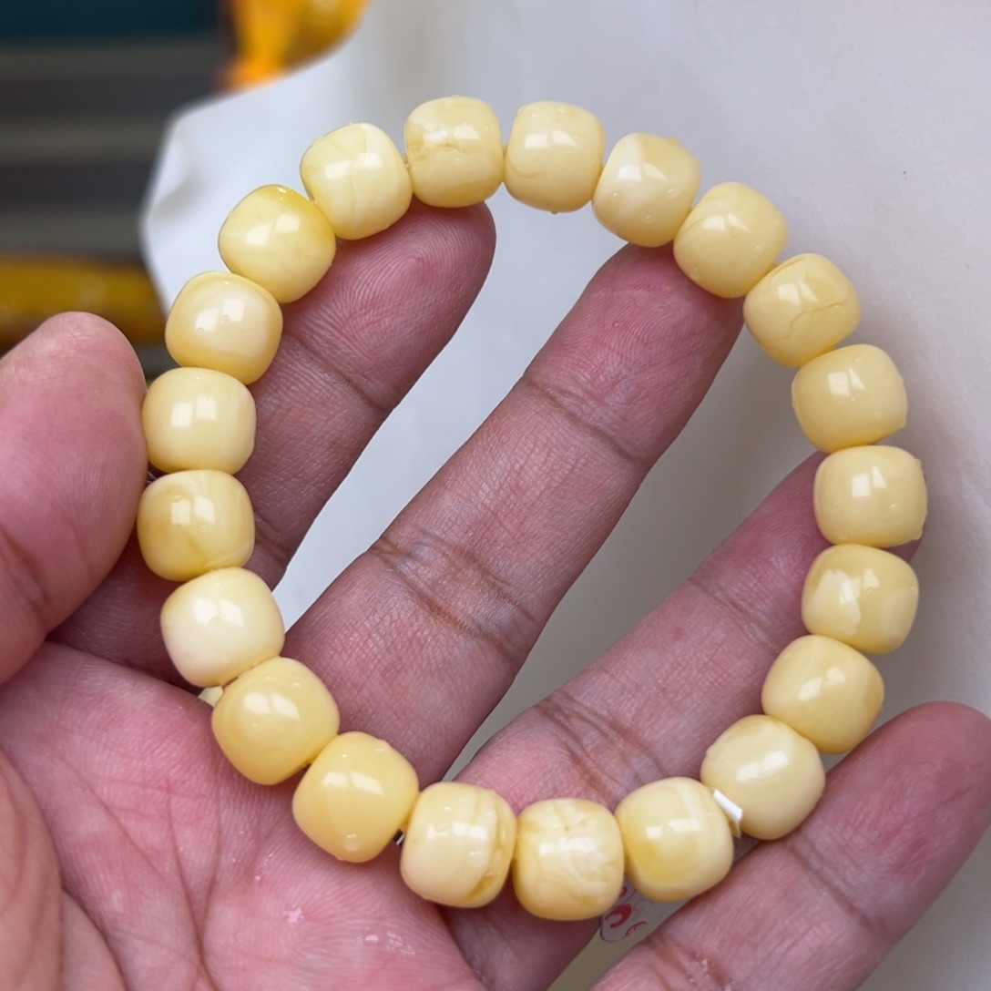 蜜蜡未镶嵌珠宝奇石11加16.8克