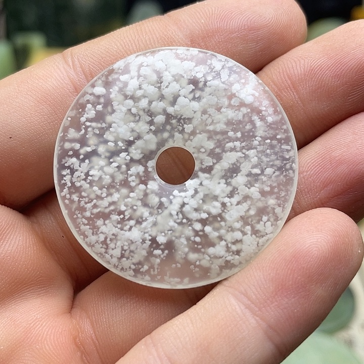 蛇纹石玉挂件未镶嵌纵****相