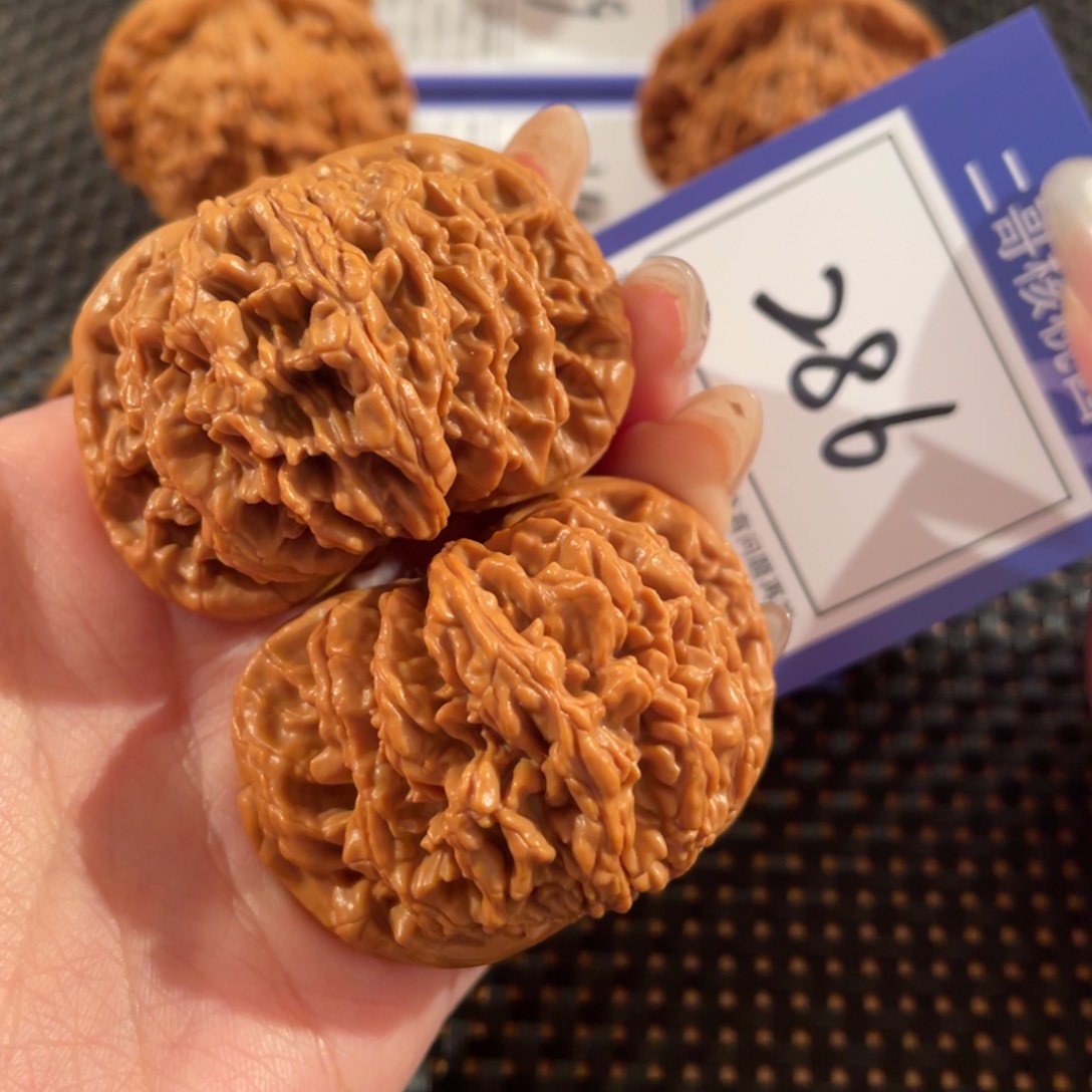 文玩核桃把件286号47尺虎头