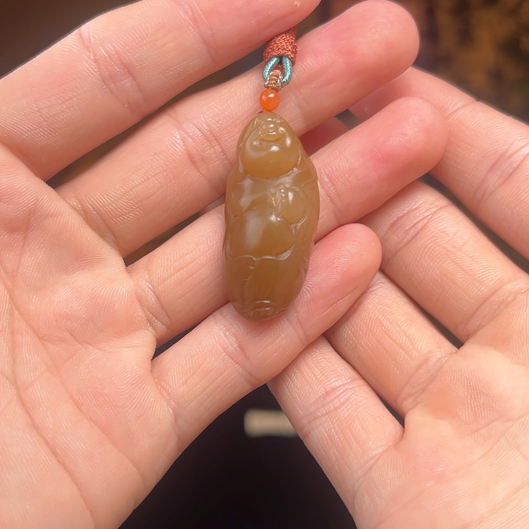 和田玉吊坠(不含链)未镶嵌且末糖料佛公