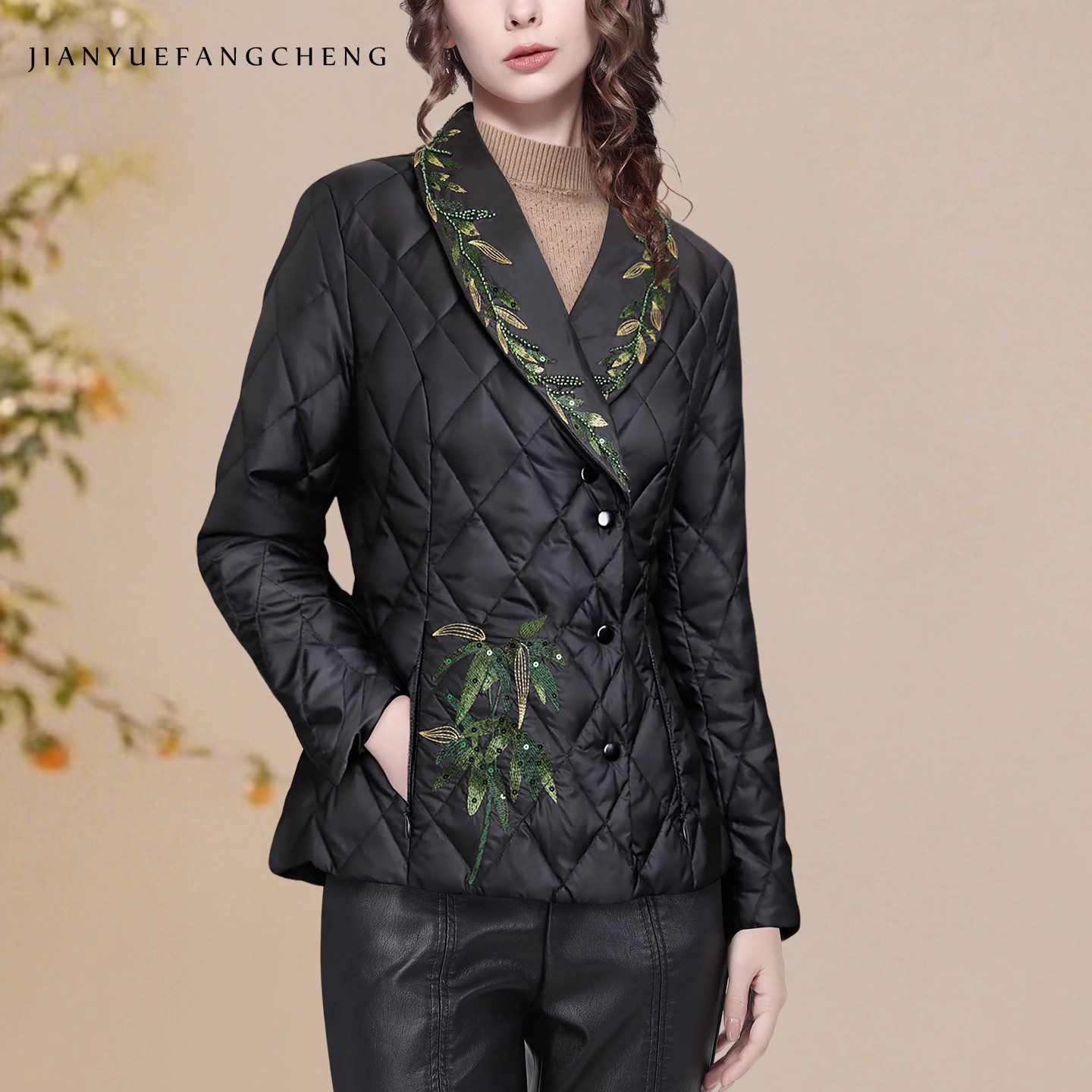 YIHUI伊卉羽绒服女90白鸭绒高品质绣花时尚珠片羽绒外套WI257316