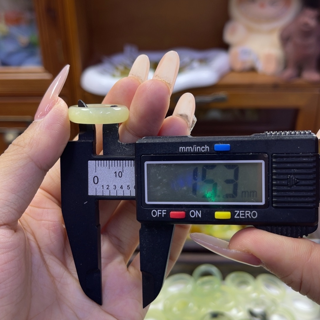 蛇纹石玉未镶嵌手镯15