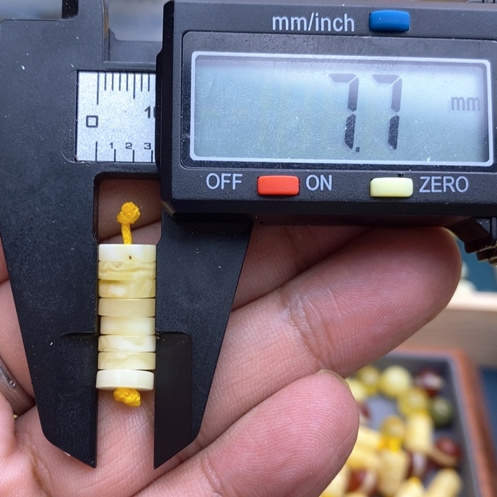 琥珀裸石未镶嵌55号7.7左右隔片微瑕