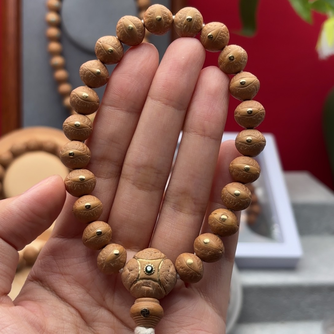 凤眼菩提手串爱****点11左右铜钉镶嵌手串