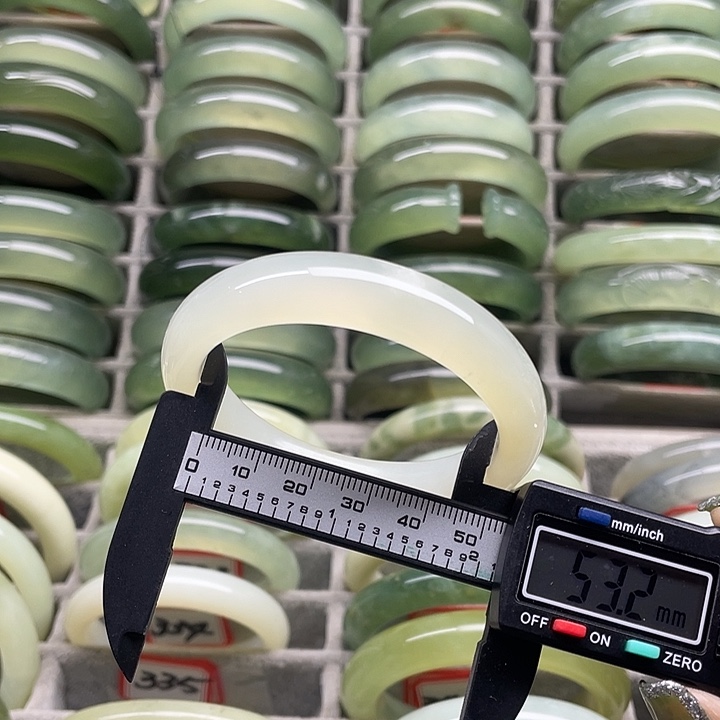 蛇纹石玉未镶嵌手镯335