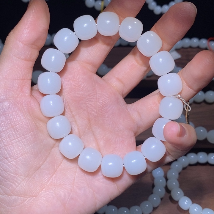 主***势和田玉（青玉）未镶嵌手链