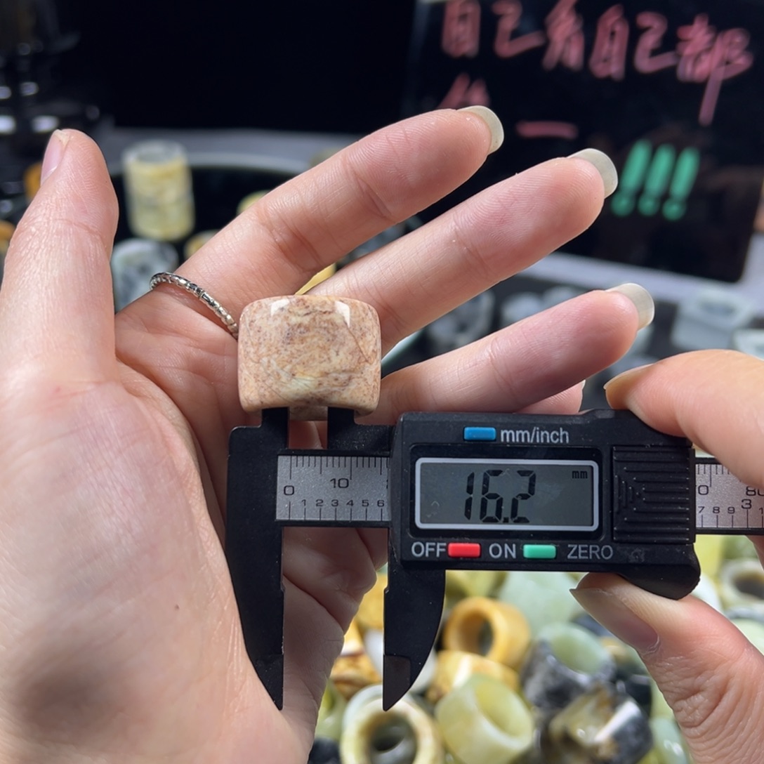 蛇纹石玉未镶嵌戒指