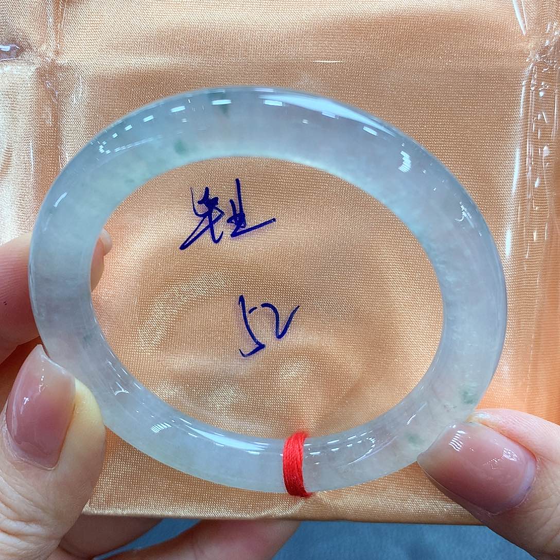 翡翠未镶嵌手镯52圆条两天鉴赏