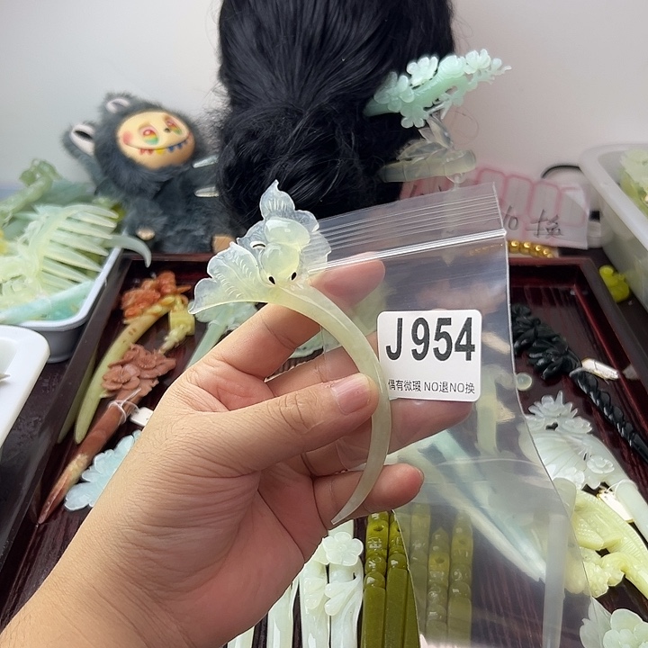 依***漪蛇纹石玉合金发饰