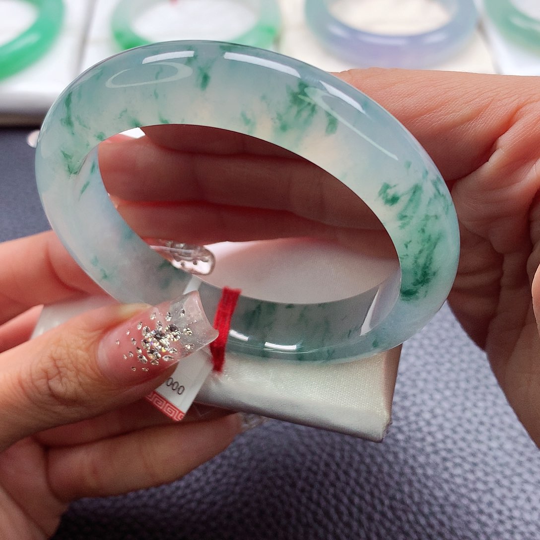 翡翠手镯未镶嵌55.56.57冰胶冰透满绿花 光感好 超意境