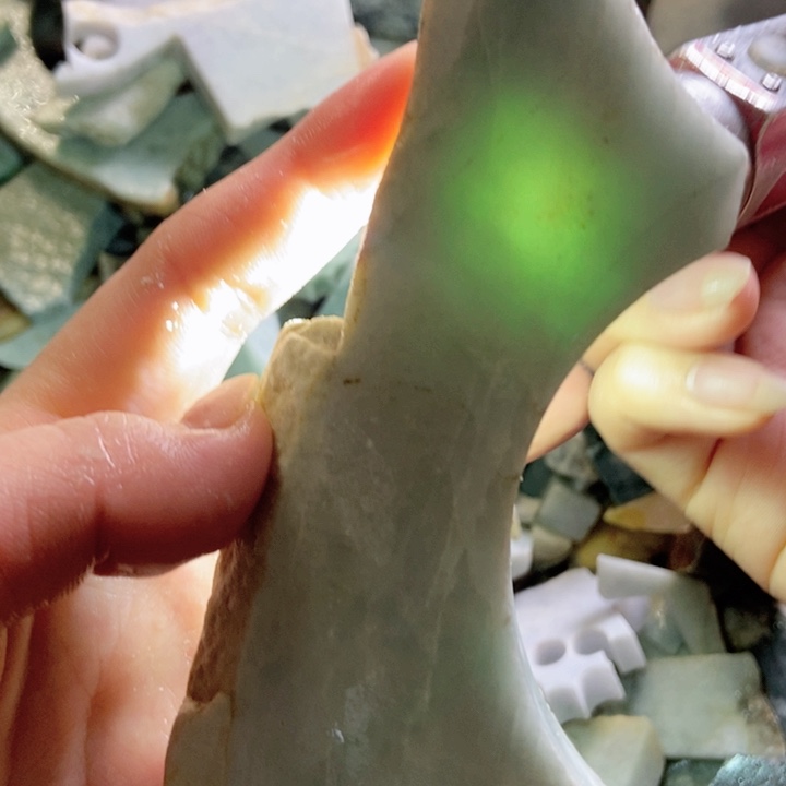 翡翠颈饰未镶嵌天然翡翠