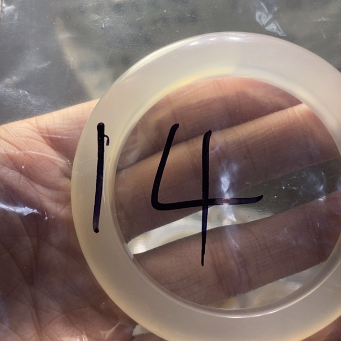 涨****玛瑙/玉髓未镶嵌手镯14号