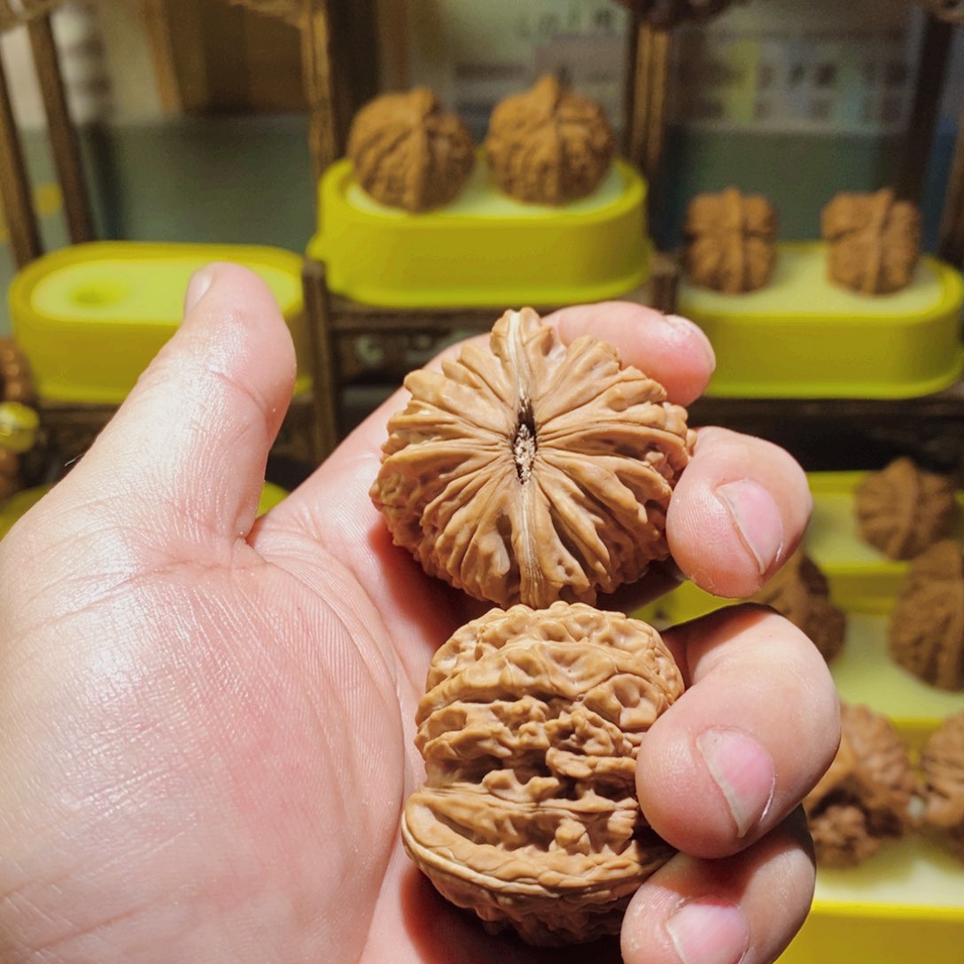 【闪购商品】文玩核桃吊坠莱*四组楼