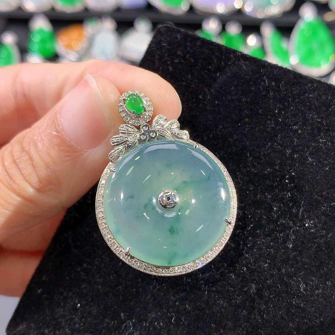 翡翠18K金镶嵌颈饰