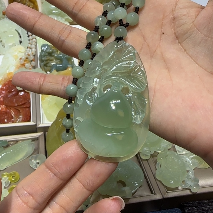 蛇纹石玉吊坠未镶嵌