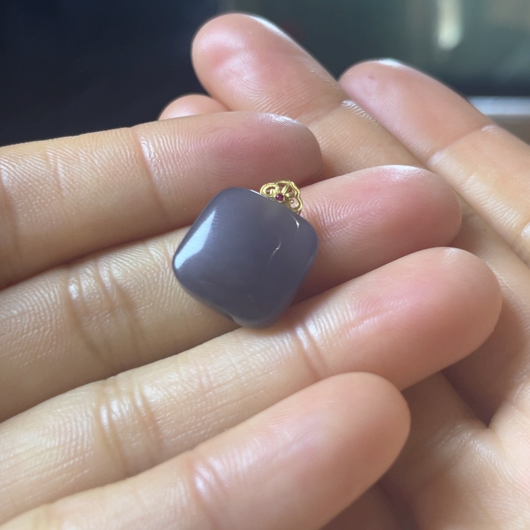 和田玉颈饰18K金镶嵌整体高度17.5