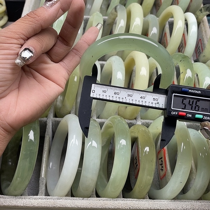 蛇纹石玉未镶嵌手镯199