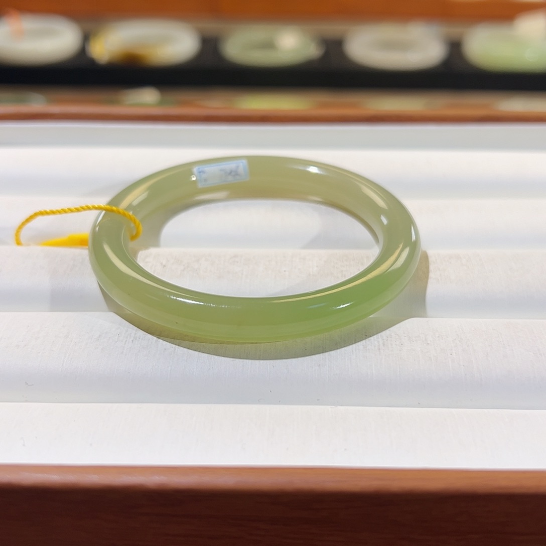 和田玉手镯未镶嵌?****?