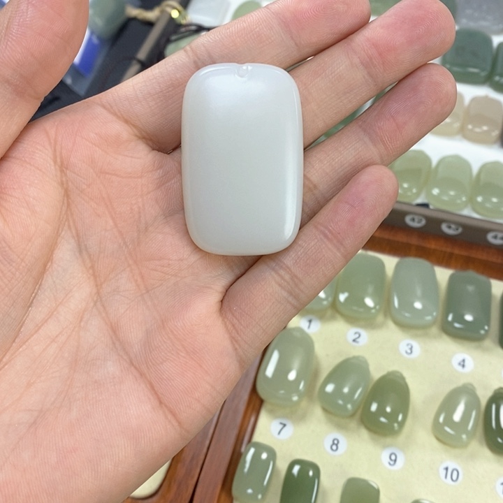 和田玉颈饰未镶嵌厉*骏