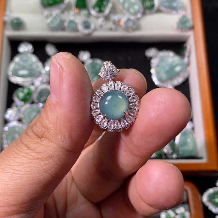 【闪购商品】翡翠颈饰未镶嵌天然